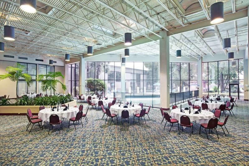 Red Roof Inn Plus & Suites Houston - Iah Airport Sw Ngoại thất bức ảnh